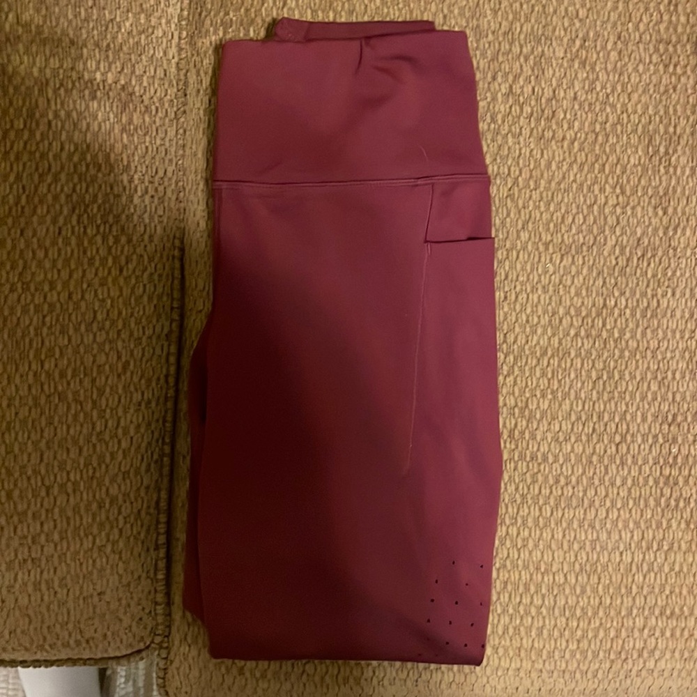 Maroon active leggings